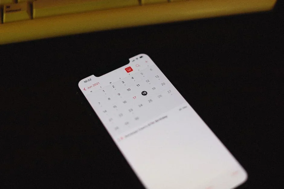 Smartphone showing a calendar reminder for a trial expiration date